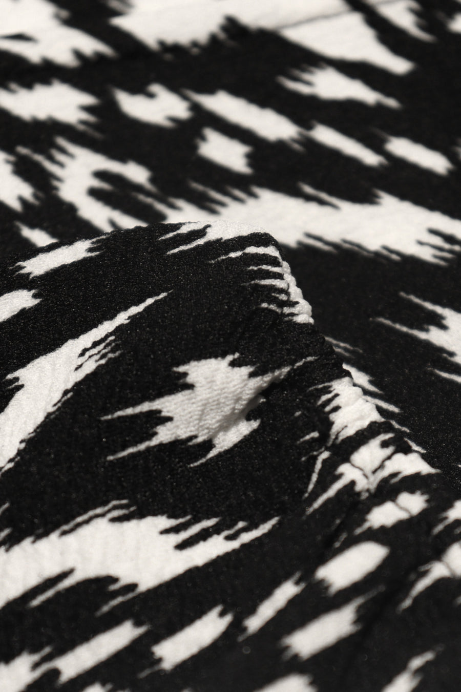 Top Chana | Black / white print